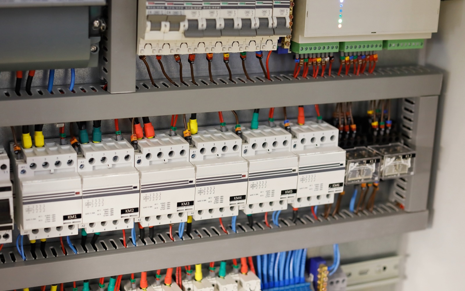 Commercial lighting relays and controls